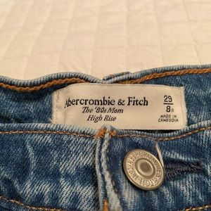 Abercrombie mom jeans, size 29. New without tags
